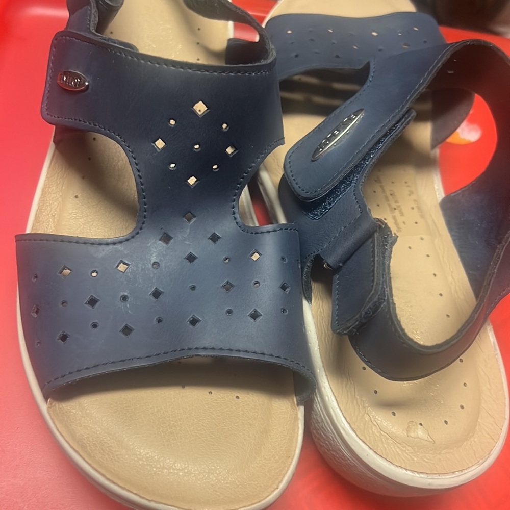 Flyflot Sandals Size 10